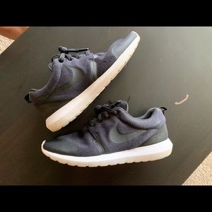 Nike Roshe Runs size men’s 8